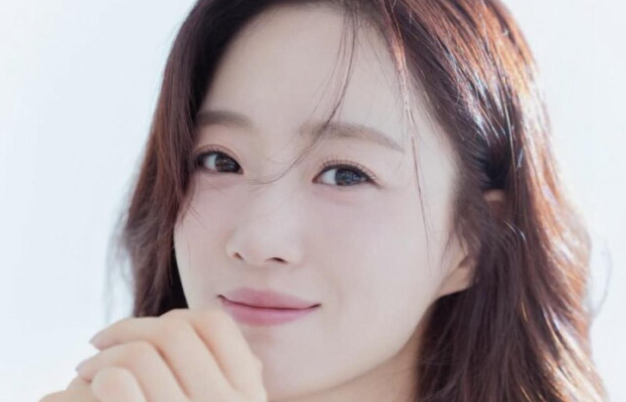 朴孝敏（36岁），1989年出生于韩国釜山，韩国女歌手、演员