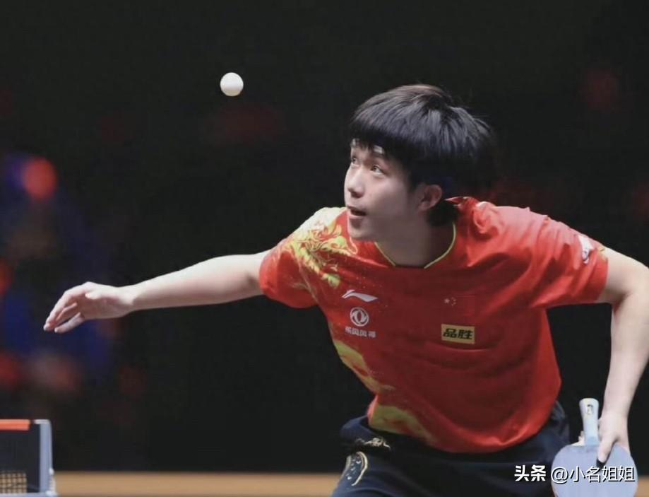 王楚钦今晚估计要睡不着了，

因为他想不明白，自己明明是卫冕冠军，去年4-0横扫