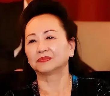 法庭宣判死刑那一刻，她没有求饶，而是开出价码：愿意捐出200万亿买自己一条命，说