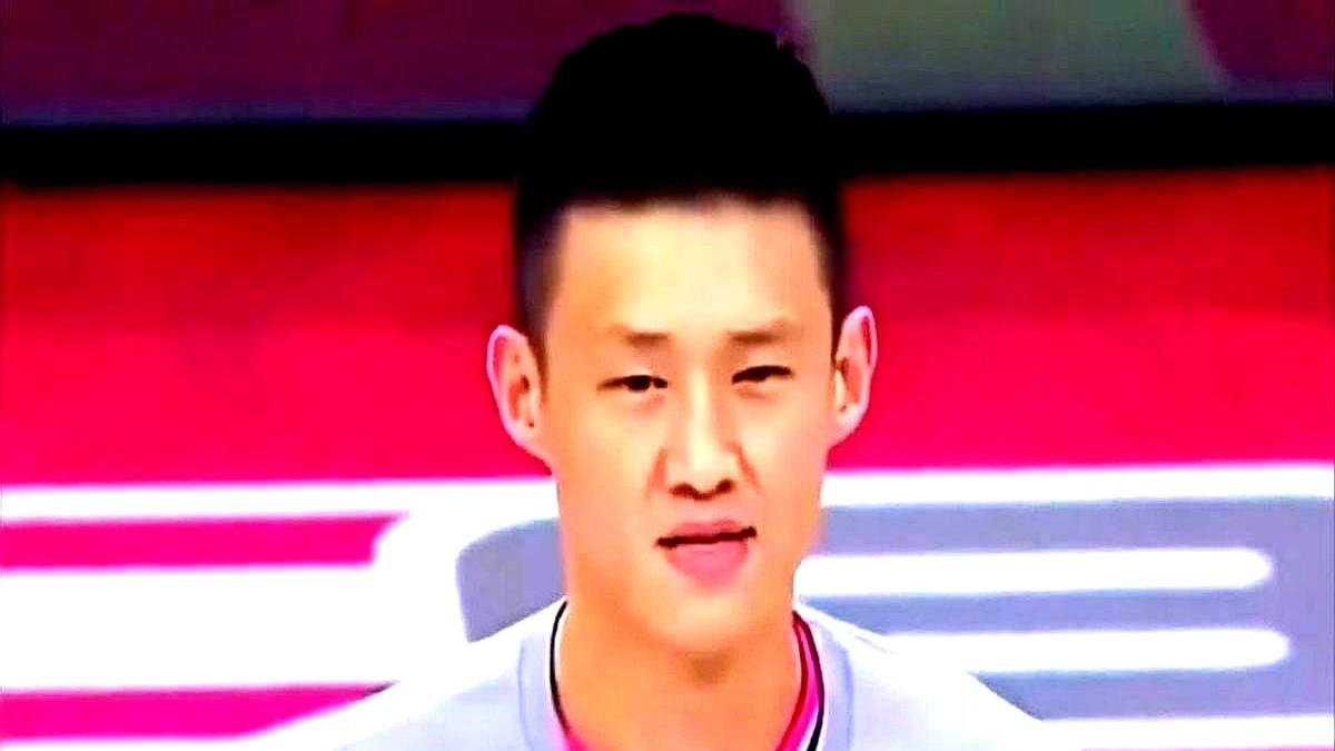 “十六年，没拿过顶薪，说退就退。”昨晚，周鹏一句“理想撞墙了”把球迷群炸开锅。