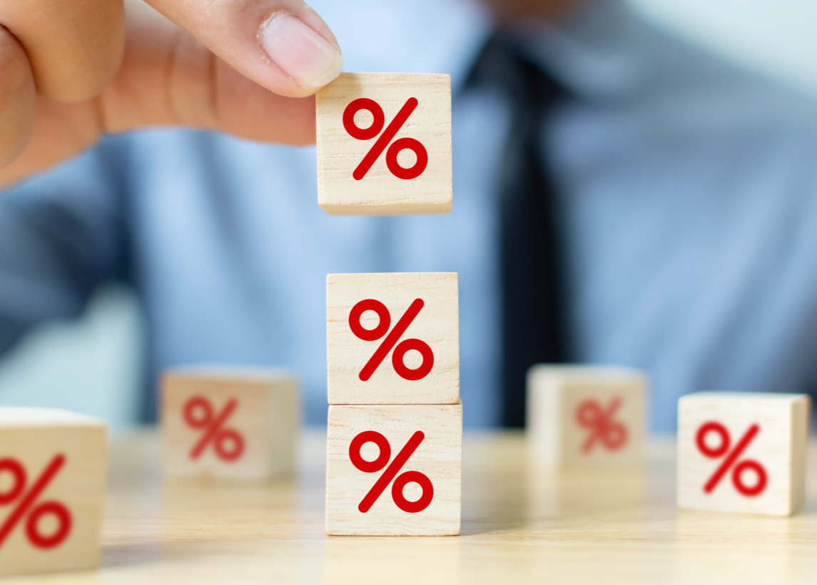 明年财政政策如何更加积极？赤字率或不低于4%，能增加政府支出也能拉动内需