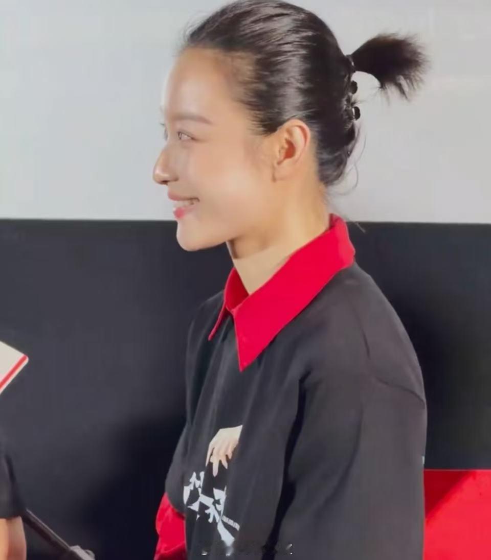 倪妮扁头倪妮是扁头哎！倪妮是扁头