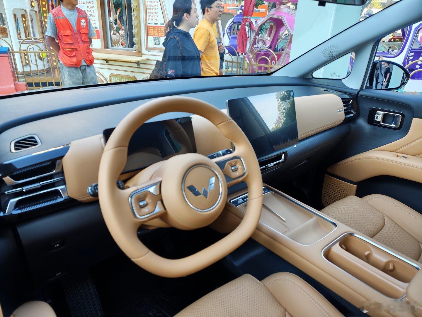 五菱星光730这内饰质感真的不像十万内的MPV在有限的预算里面尽可能地提升质感这