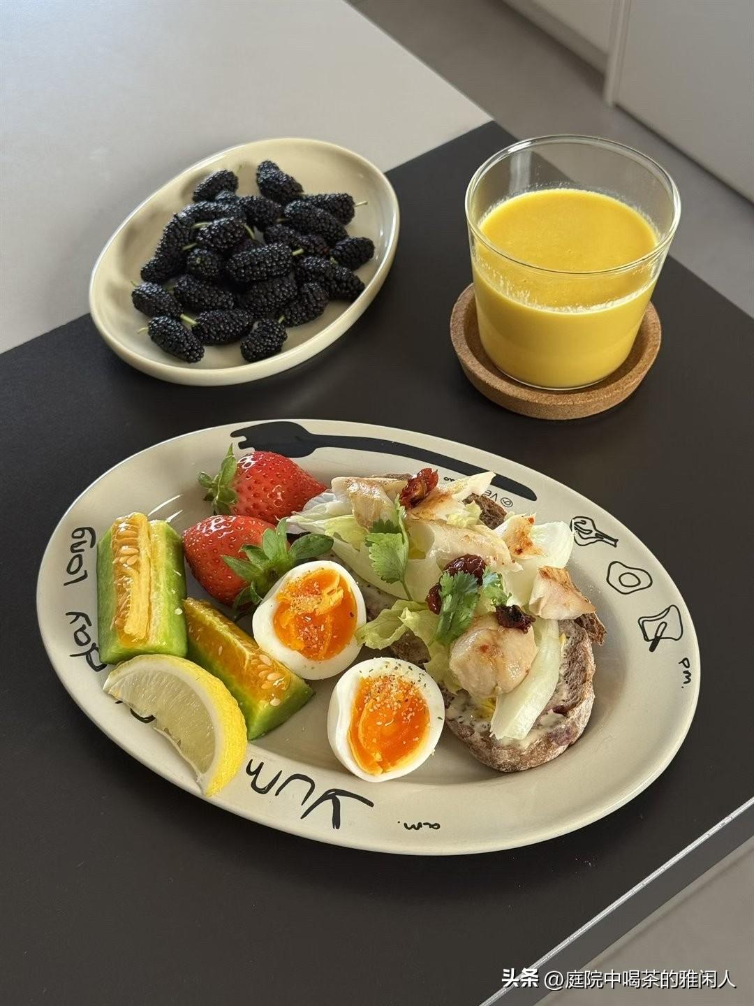 退休后改吃两餐，我终于活成了最舒服的样子
退休一年多后，才体会到什么叫真正的轻盈