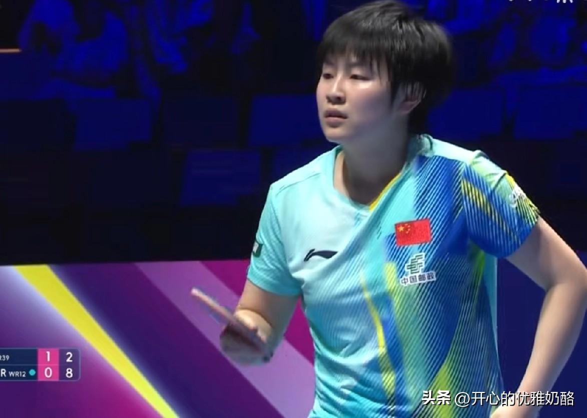 覃予萱输了很正常，侯英超对她要求太高。
侯英超对小蘑菇要么猛夸要么猛批，其实她只