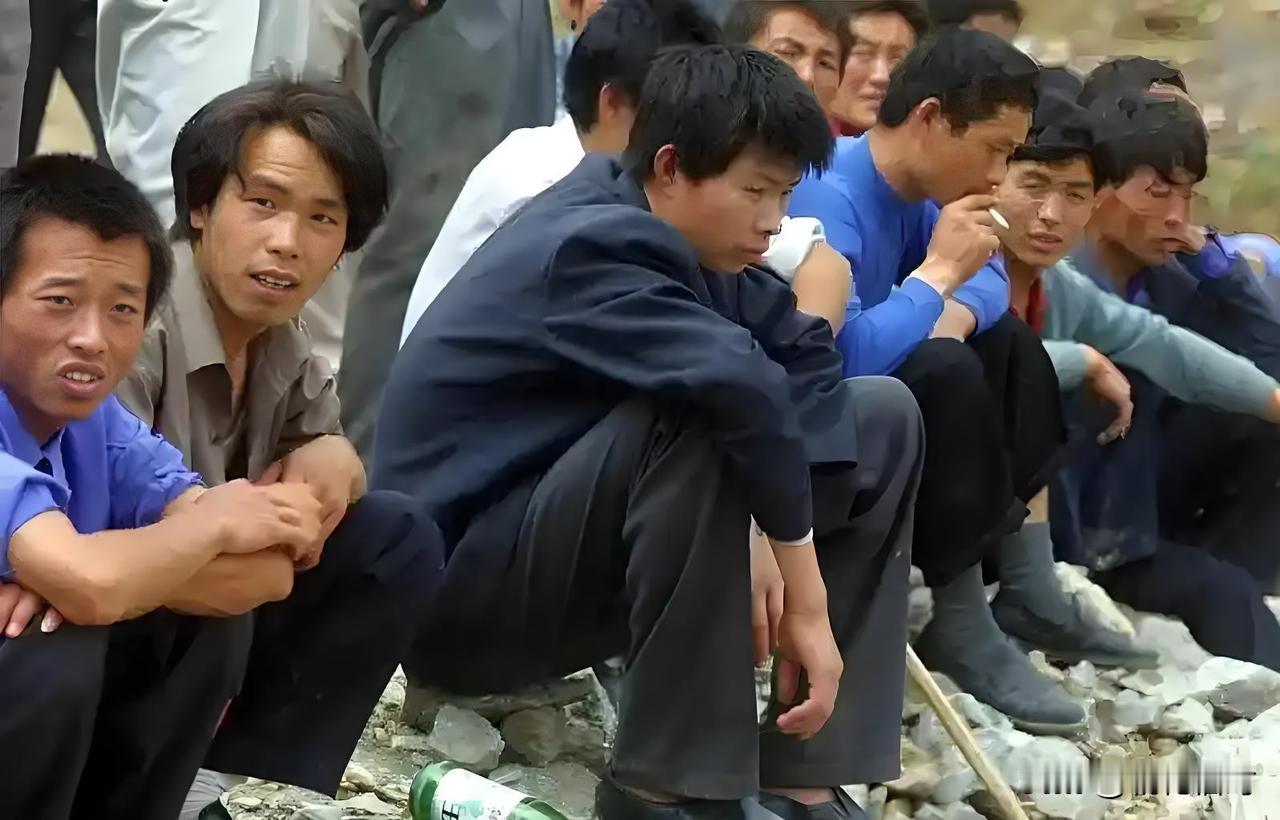 80年代生3个儿子风光无限，如今全成光棍！姑姑愁白头发：当初多要个女儿就好了
 