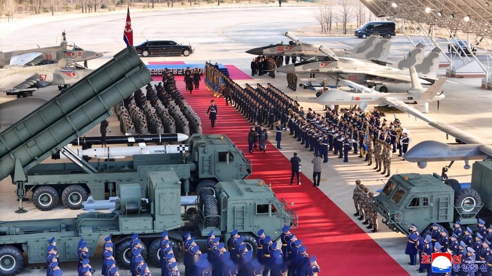 图片 1/5敬爱的金正恩同志出席纪念活动，尊敬的女儿同行【纪念朝鲜人民军空军成立