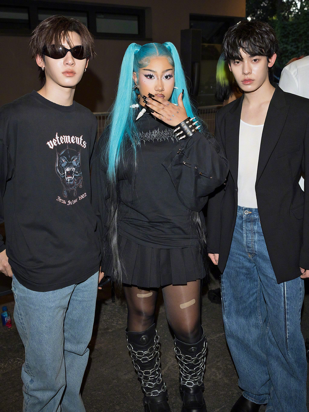 13岁的小西北North West现身巴黎男装周 ，出席 Vetements 2