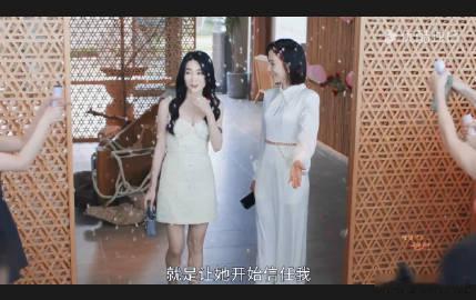 #黑色月光女女对决彻底摊牌# 《黑色月光》的这场对决充满张力，卓慧云的嚣张跋扈，