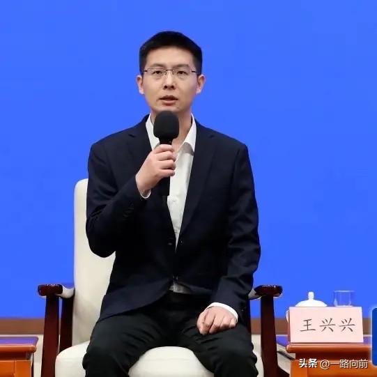 宇树科技的十大股东：
1. 王兴兴：26.9673%（绝对核心）
创始人王兴兴才