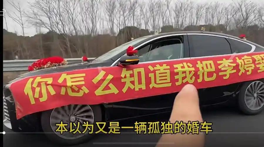 2026年2月11日，江苏无锡高速上演了一幕足以打动无数国人的暖心画面。
（个人