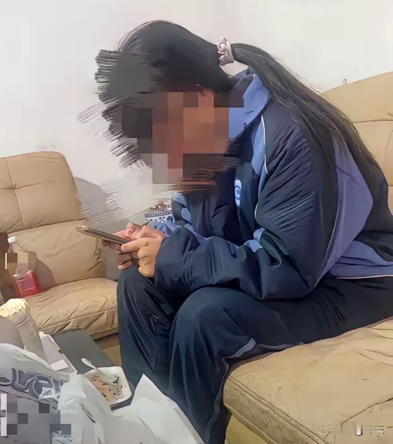 破防了！湖南，一女子不幸得宫颈癌去世，临终前，她将唯一的女儿托付给了闺蜜，还说闺