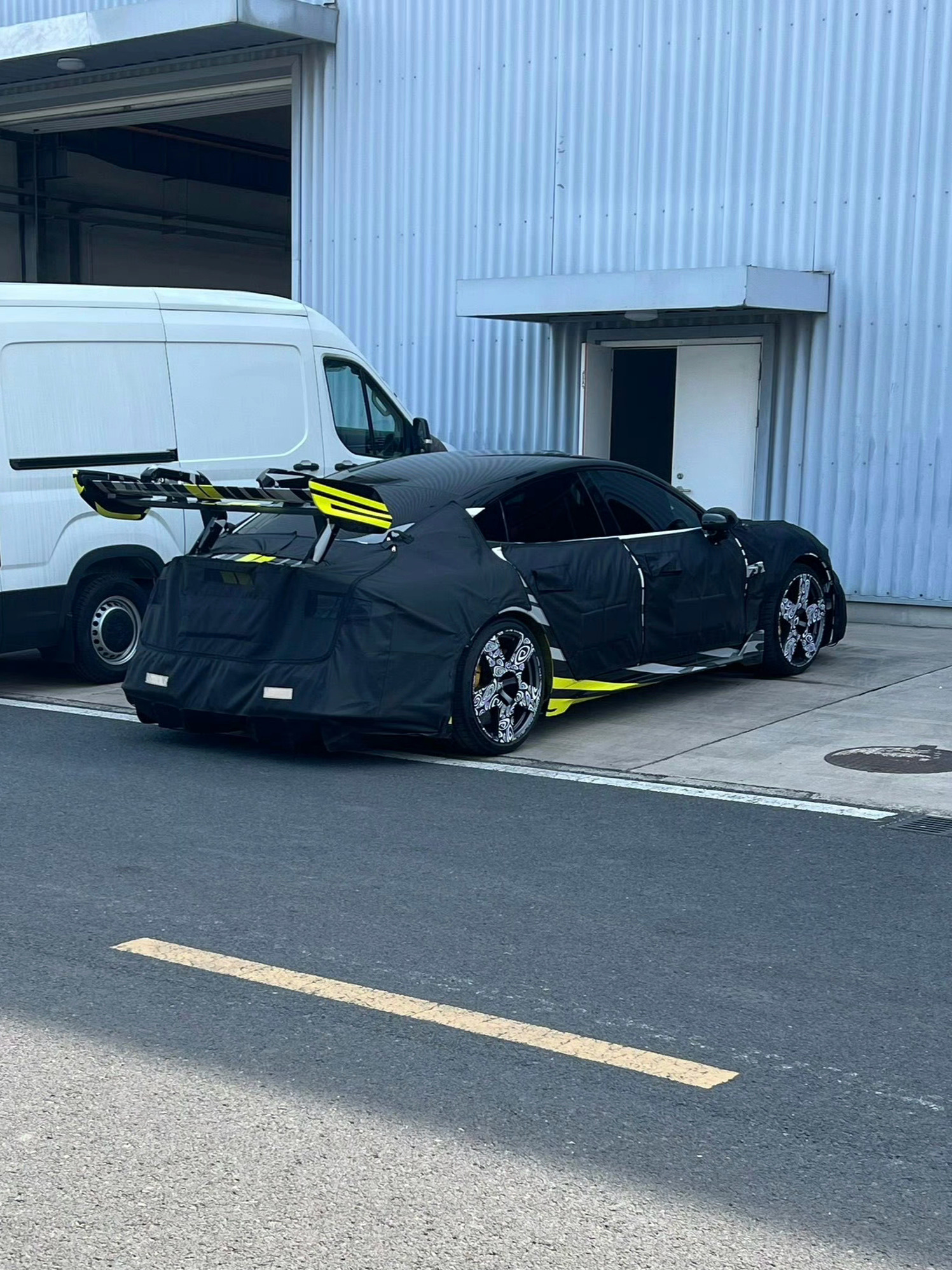 Taycan Turbo GT Manthey Kit：？ 