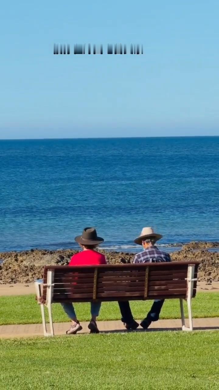 为什么有人要出国打工？
为什么有人一定要出国打工？是不是也因为肩上有责任，身后没