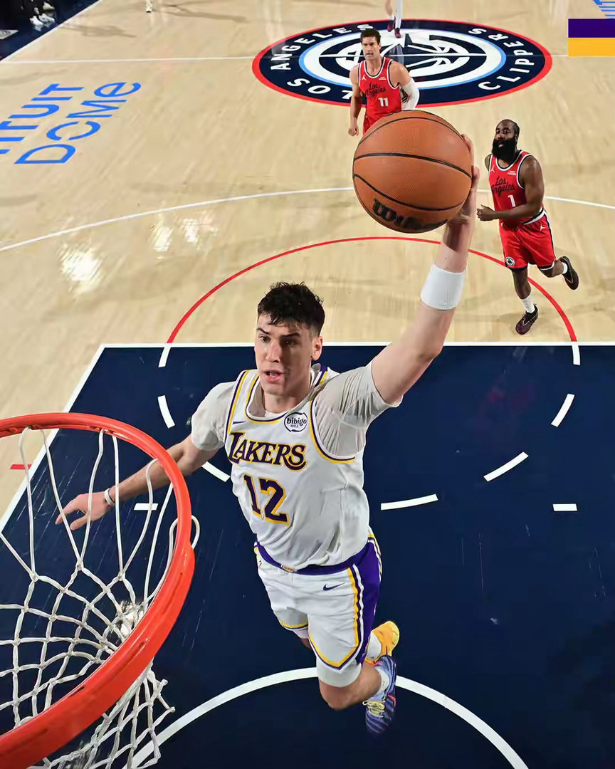 三分7中1状态低迷！湖人“万金油”陷四不像困境，东契奇冲冠急需激活他湖人vs奇才