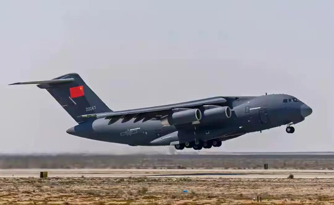 前不久，中国空军发布了一组运-20“胖妞”领衔的8K超高清视频，画面涵盖空中加油