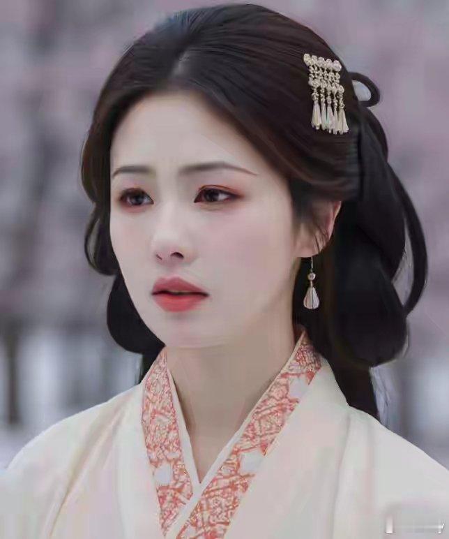 白鹿新剧《莫离》未拍先火！古装造型引期待，看到男主：心动了！ ​​​