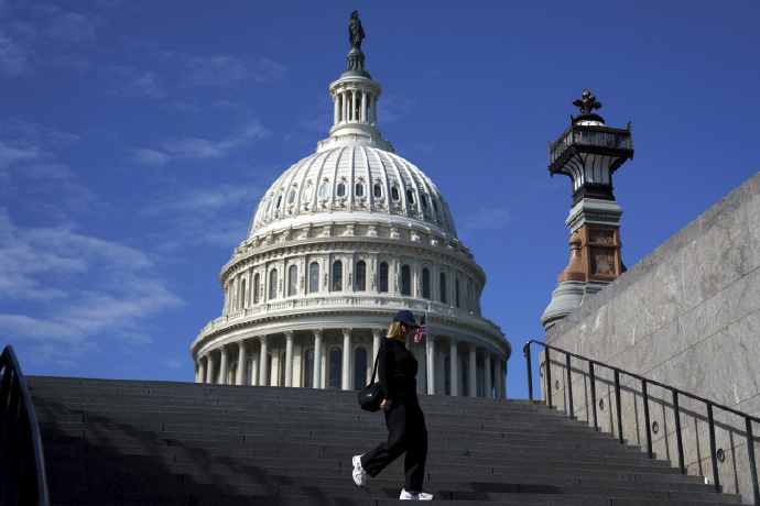 【美政府“停摆”或致高达140亿美元经济损失】#美政府停摆或损失高达140亿美元