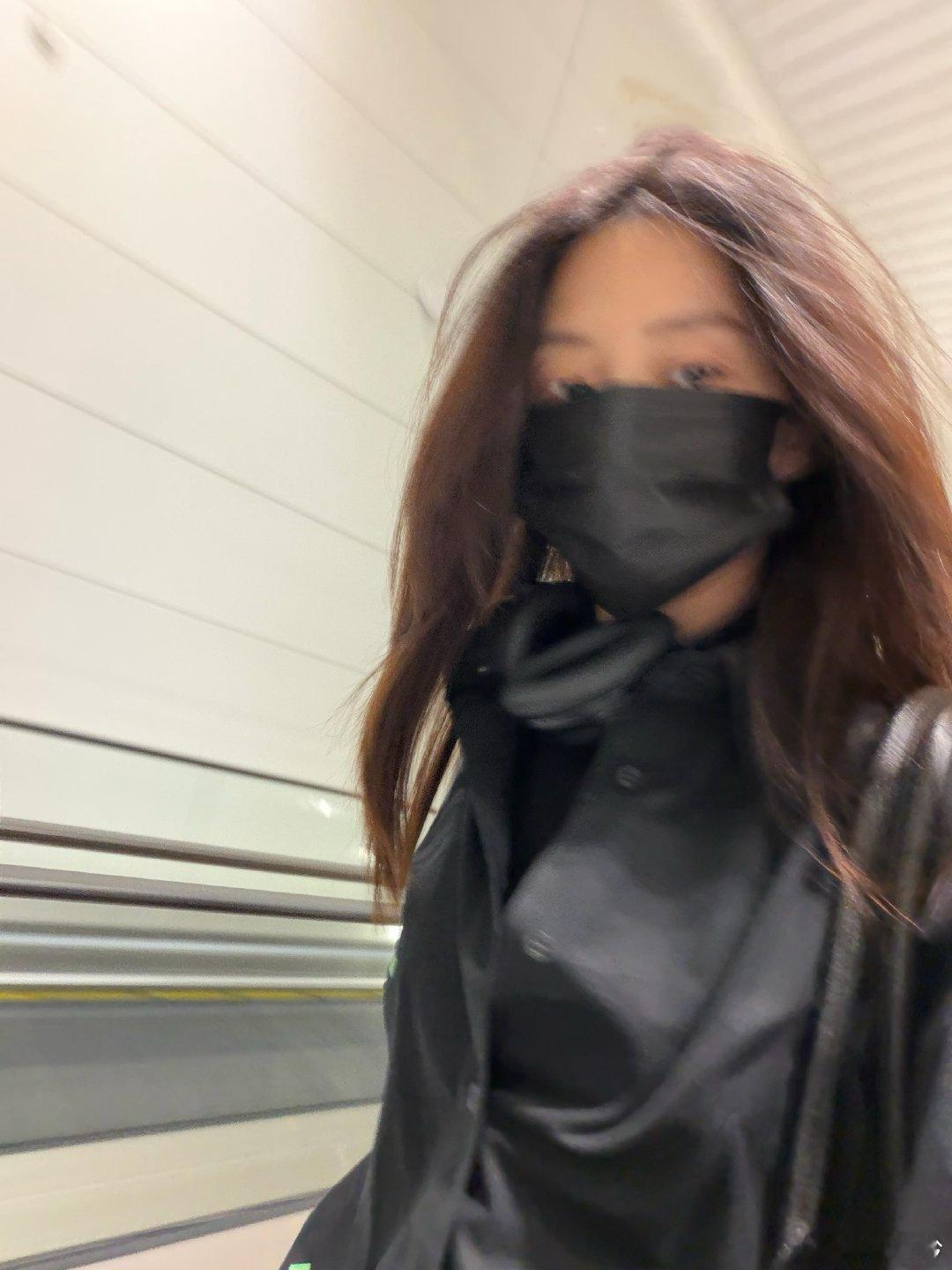 刷了一百次的成龙爷爷吐在电梯里的苹果微型摄像头终于成精了 