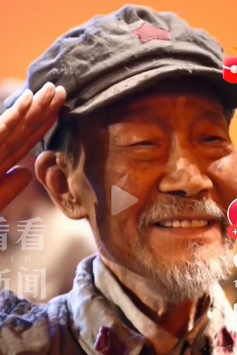 仅靠表情完成演出
李雪健扮演老红军
一人演尽千般戏，一言不发，长征精神溢满舞台