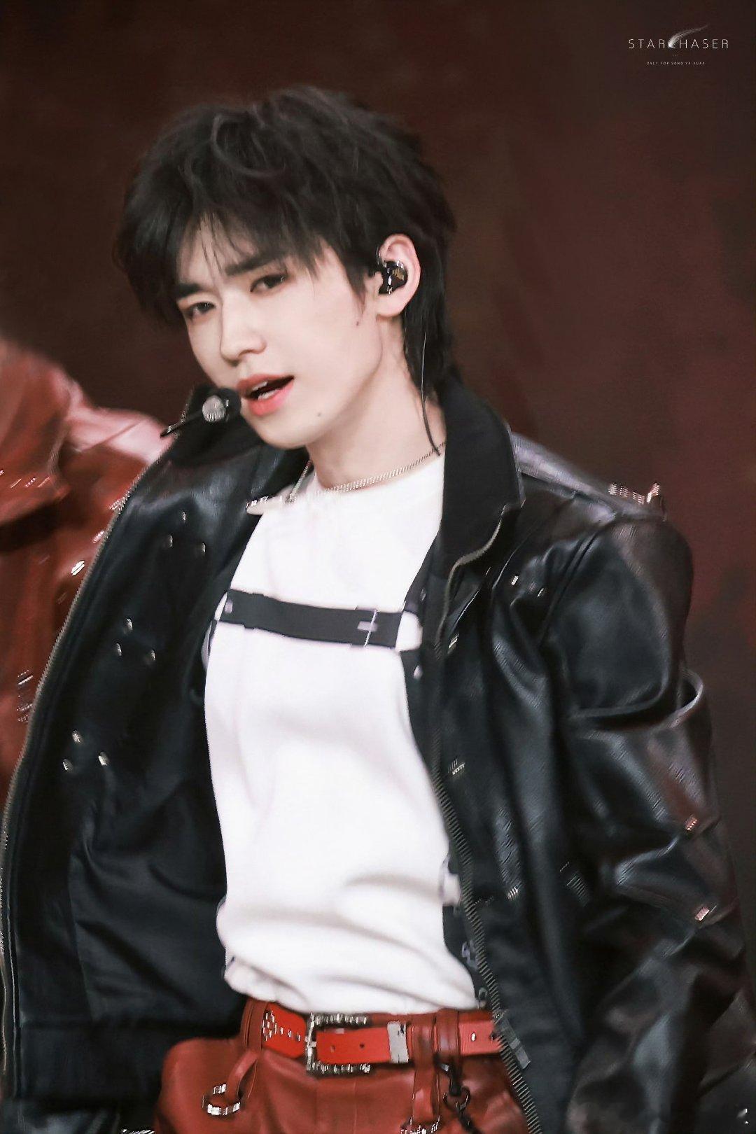 宋亚轩北京台春晚 此男对我的视觉冲击很大