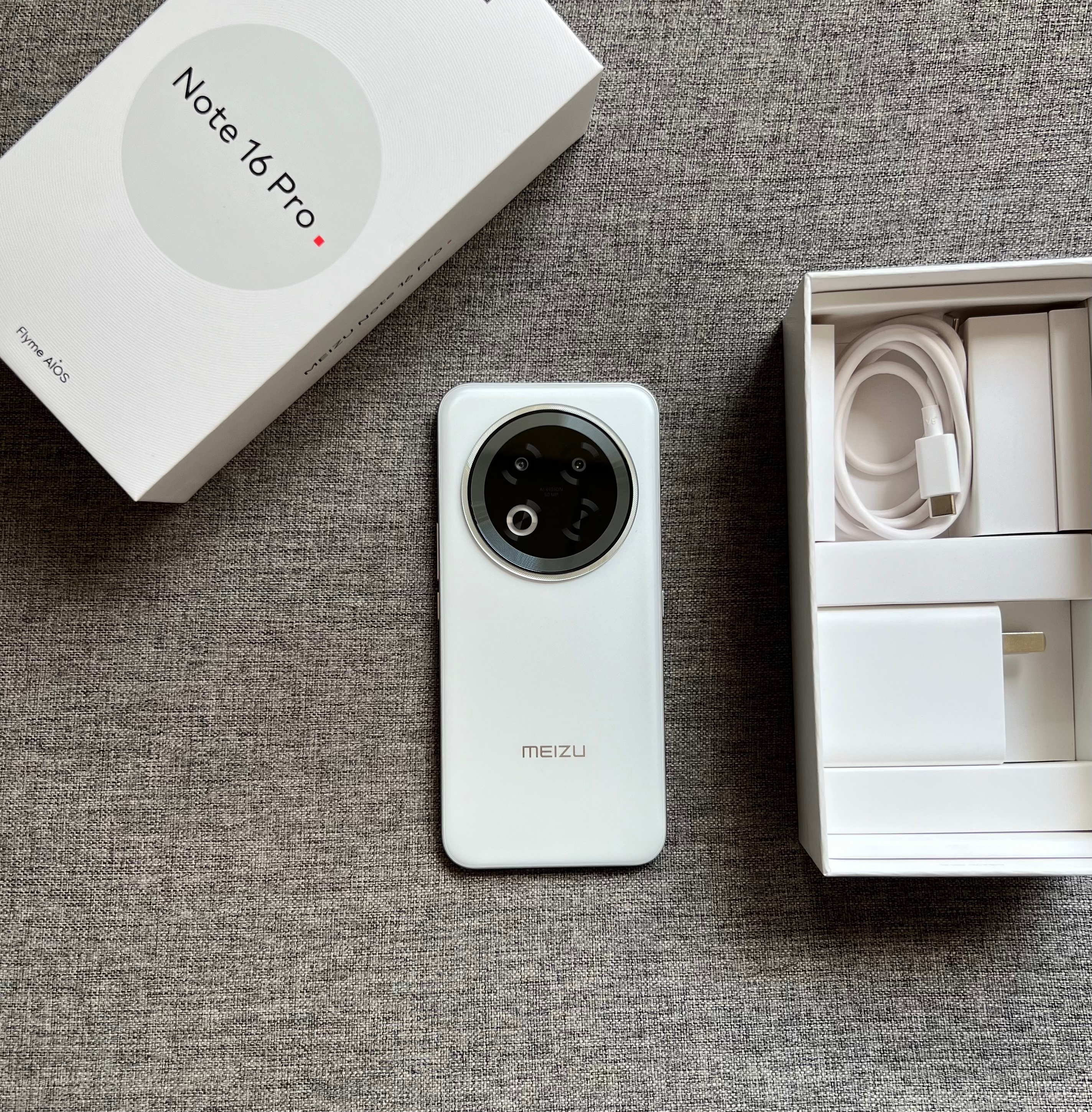 魅族Note16 Pro 16+512G 流云白，屏幕完美，中框细小划痕，盒子配