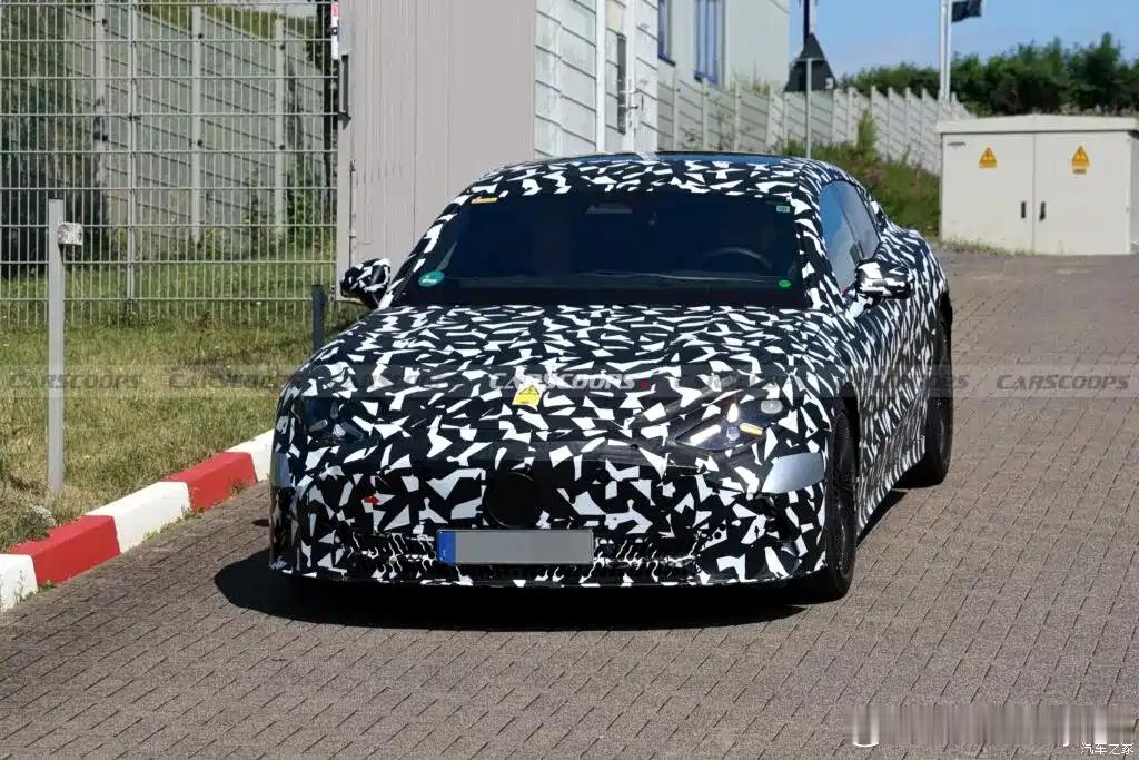 梅赛德斯AMG GT四门电动跑车是一款备受瞩目的车型。它基于AMG.EA平台打造
