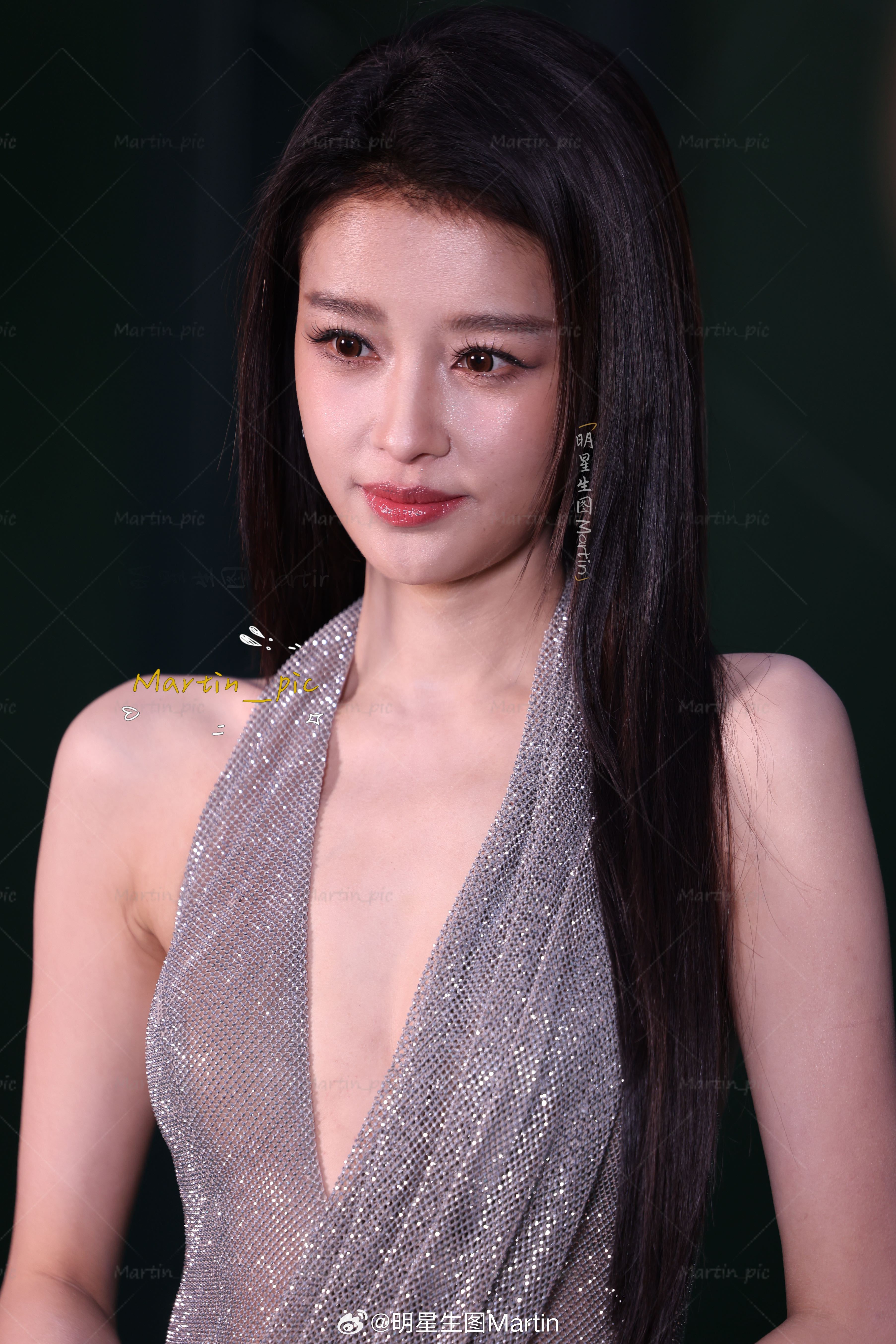 孙怡 孙怡草本初色品牌活动生图黑长直亮片长裙女神驾到孙怡