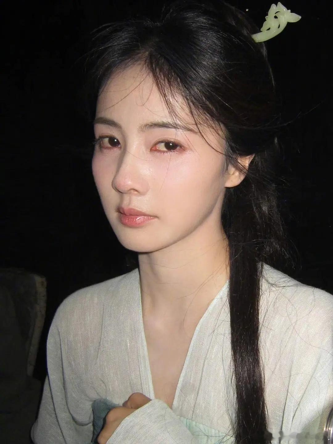 白鹿是不是每次播剧都发自已哭，感觉刷到好多次了 