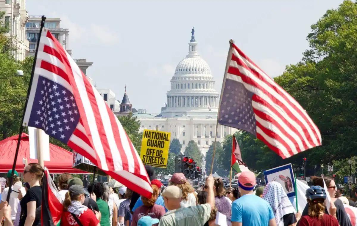 真的无法想象，面对即将到来的寒冬，4200万缺吃少穿的美国老百姓怎么活下去。
