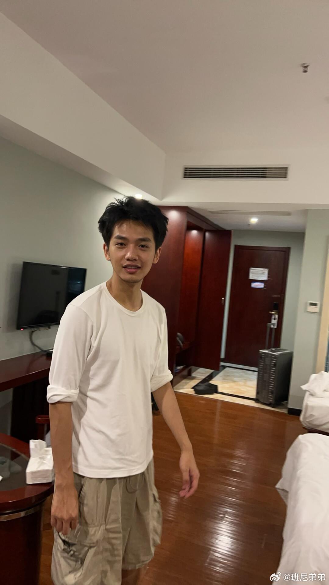 王彦桐说和木生见面的过程挺折腾的王彦桐感谢木生会被这么多人喜欢 王彦桐发文称和木