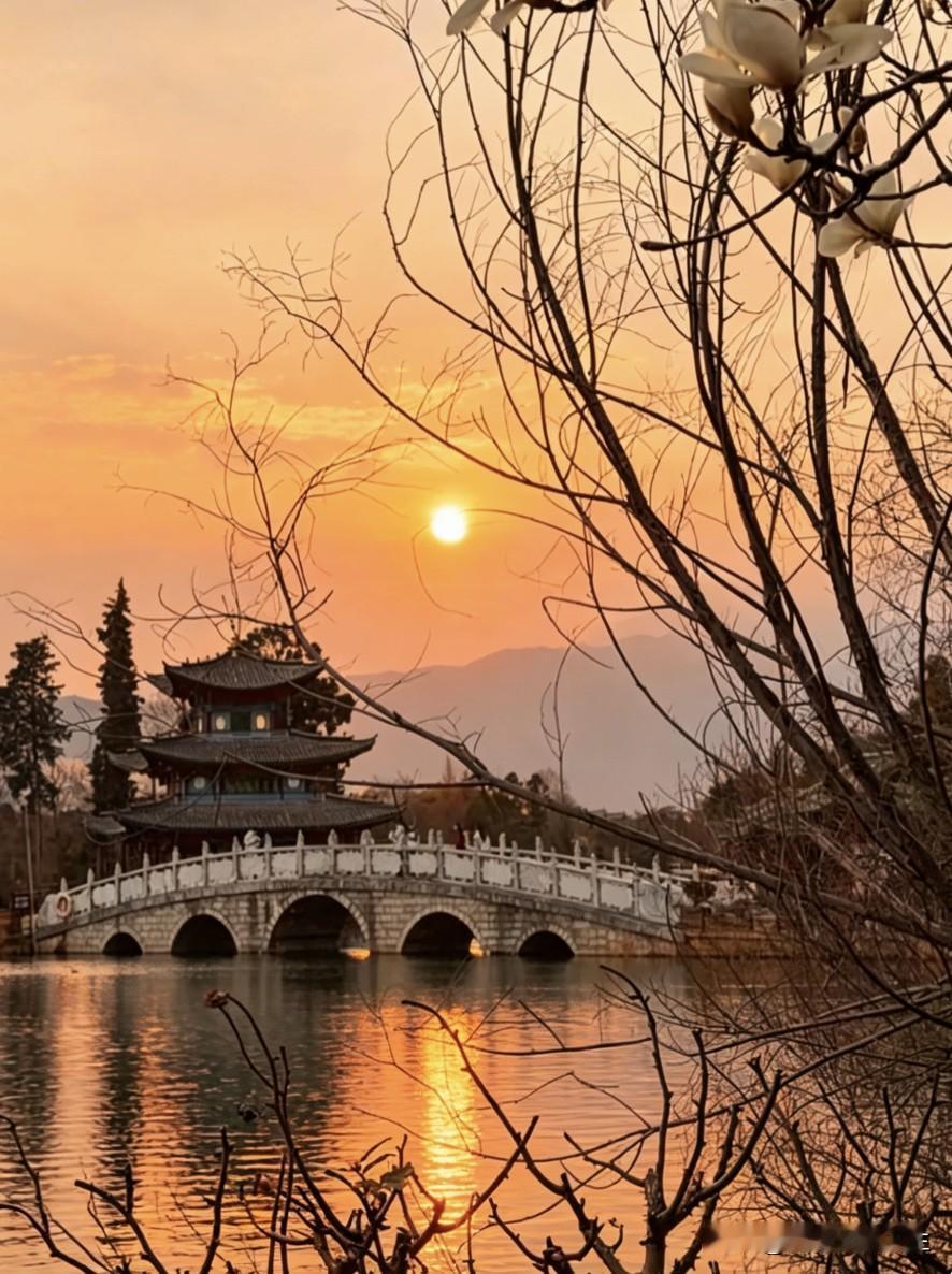世间最精准的天道规律是：
“当一个人可以轻而易举去欺负一个人，伤害一个人，并且没