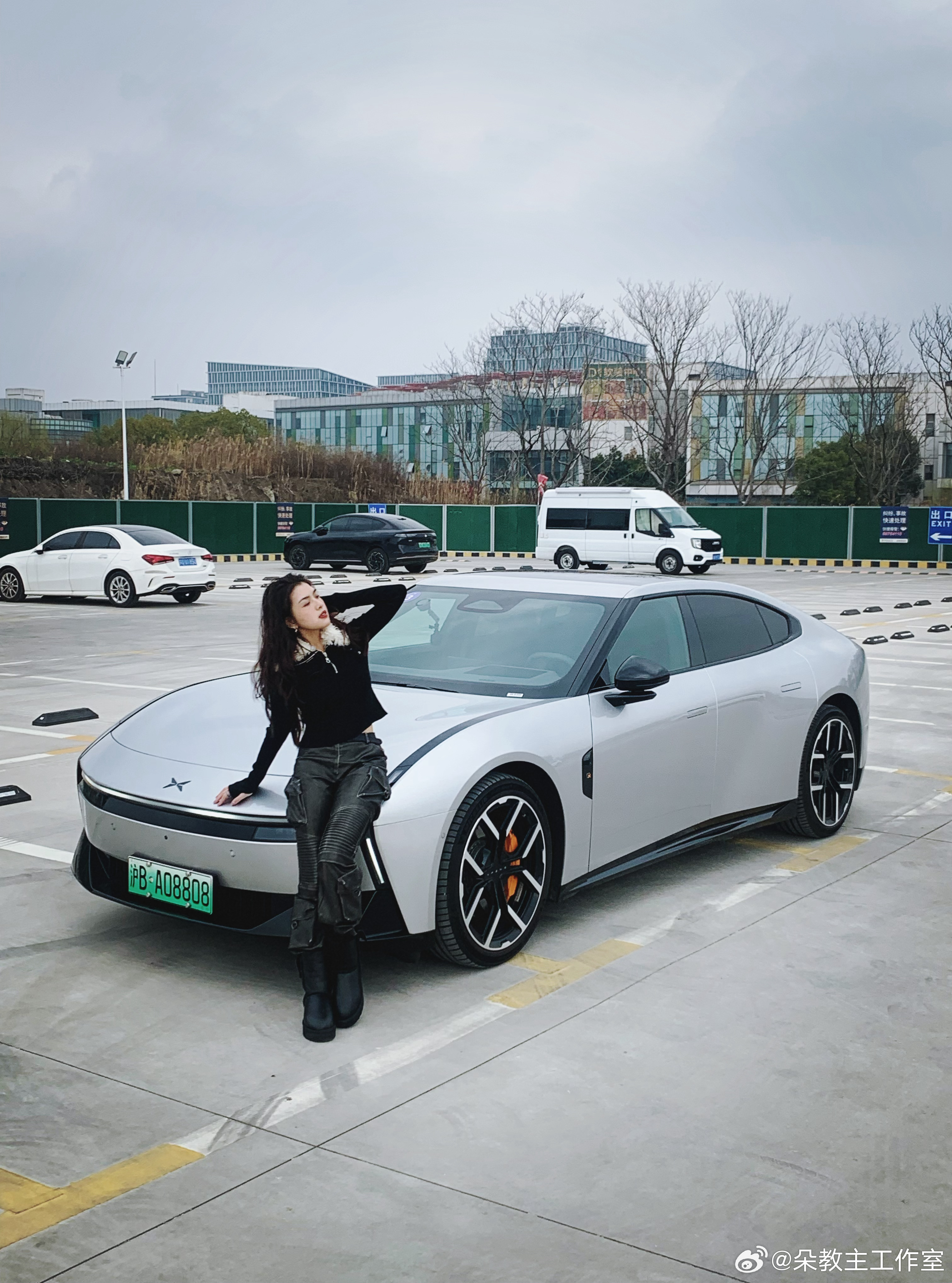 小助理我今天也是试上了一直想试的P7！外观是真帅！不过今天主要测的小鹏第二代VL