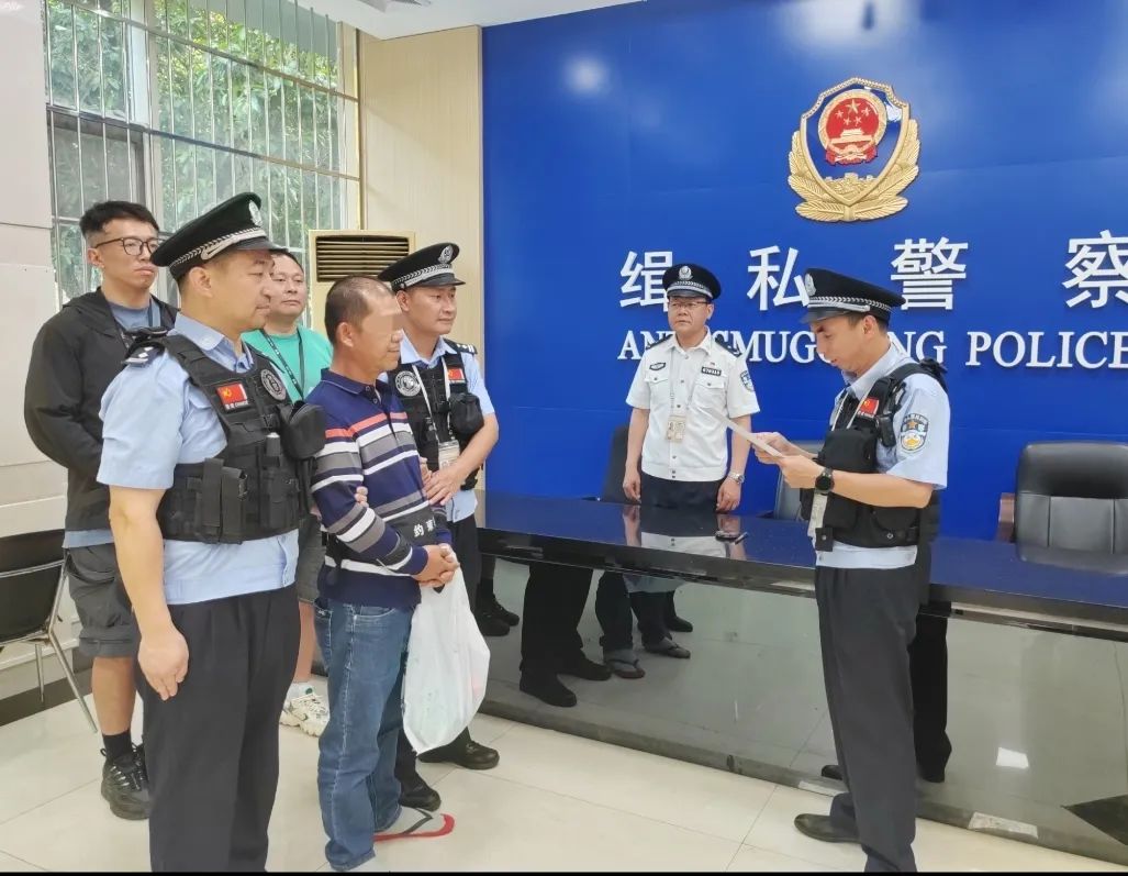 一潜逃非洲8年“红通”逃犯被捕 系象牙走私团伙重要嫌疑人