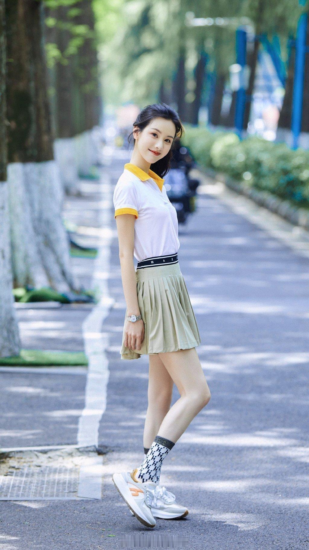 陈都灵浪漫甜美的校园学姐 ​​​