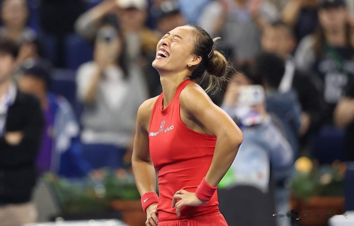 今晚，北京钻石球场，2026中网女单决赛。持外卡参赛的郑钦文2比0击败4号种子、
