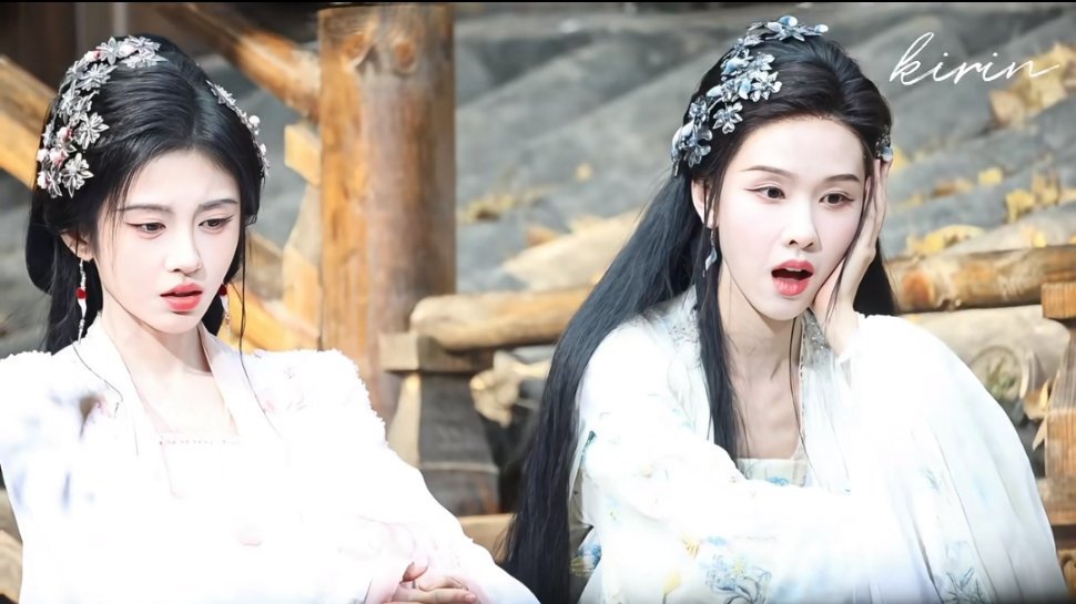 鞠婧祎陈都灵你俩看到什么了？！两个人神同步，两脸震惊啊！好好好，美女们默契度已经