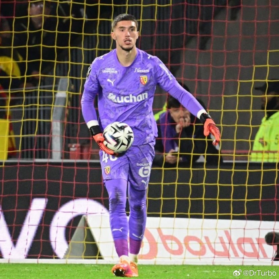 瓜罗：国际米兰已经关注罗宾·里瑟一段时间了 俱乐部内部对他的评价很高 他目前并非