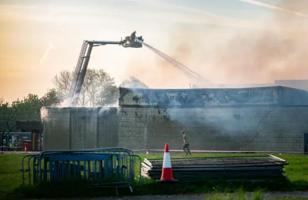 英国空军基地发生大火，美国空军展开调查

一座供美国空军轰炸机起降实施对伊朗作战