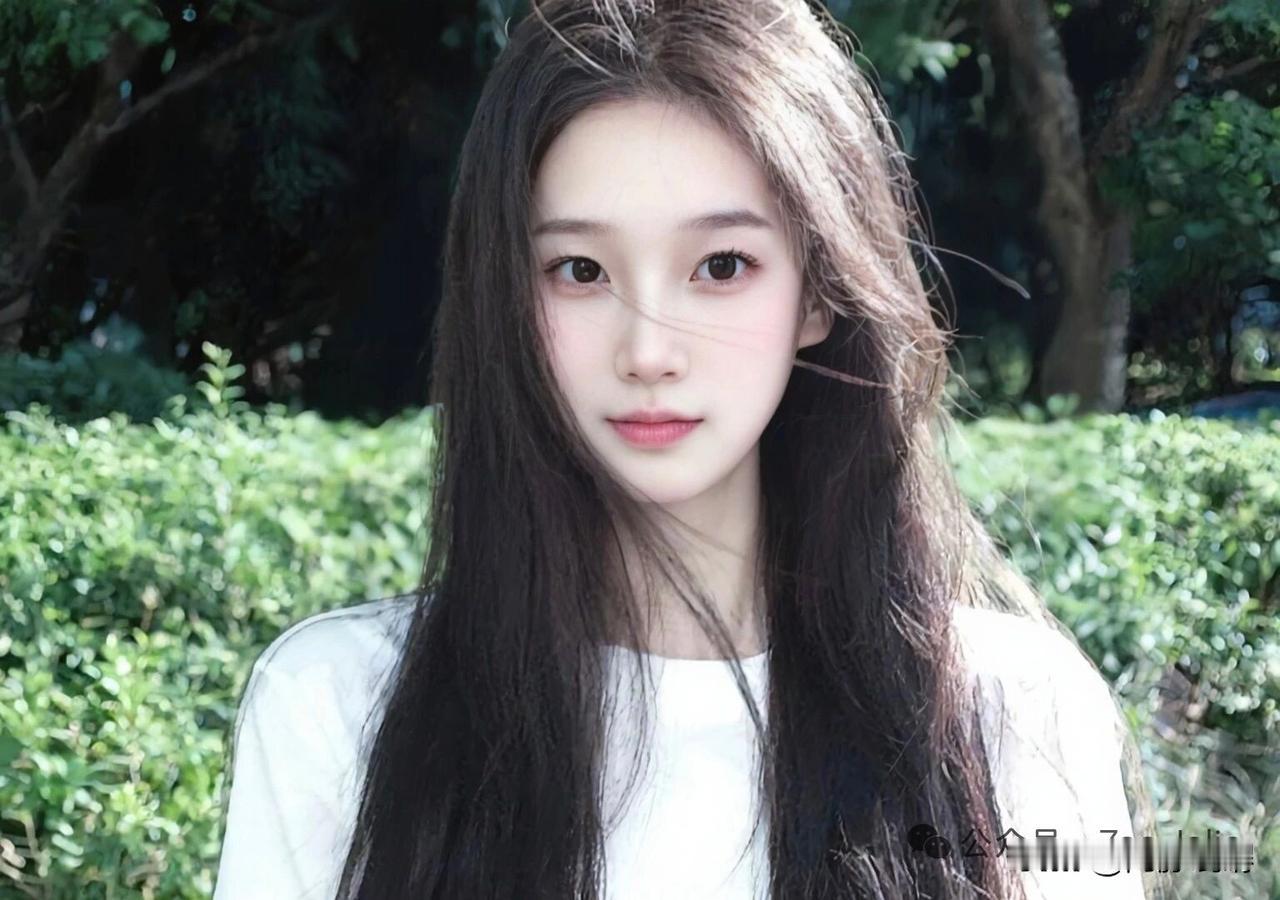 她站在那里，就是青春最干净的原稿。什么样的女生，惹人爱 谁是你心中的美女 什么样