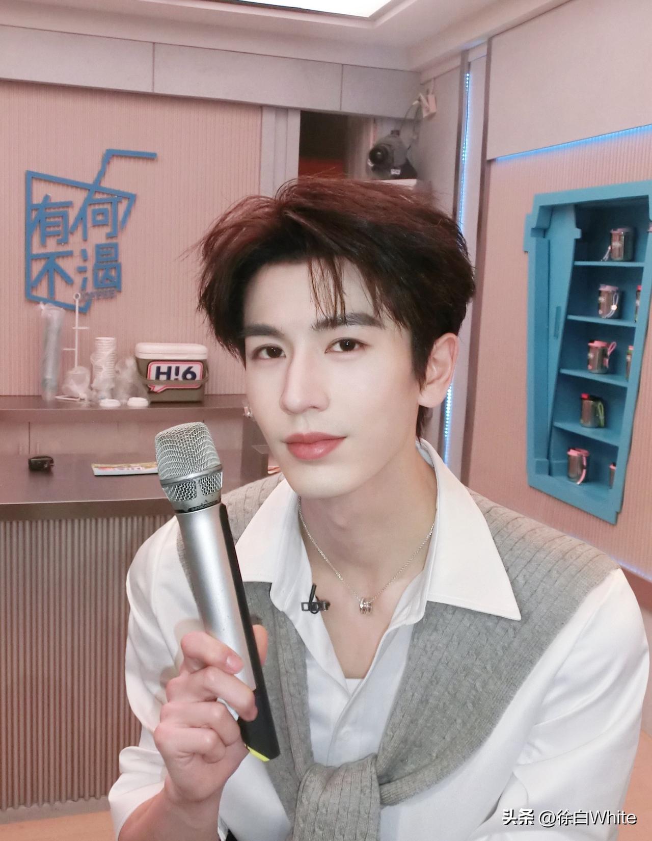 3月10日，关于张凌赫道歉，你好星期六言论引争议这事，源于四个字“德”不配位
张