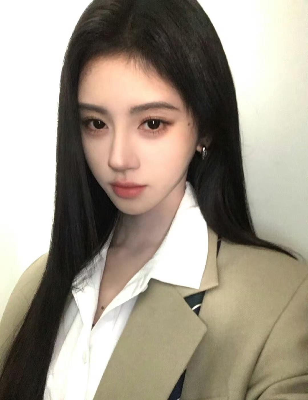 🍑🐱淘宝天猫服饰品牌大使鞠婧祎
🍑🐱鞠婧祎走路姿势跟着穿搭变
🍑🐱鞠