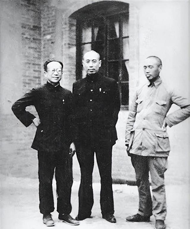 1937年周恩来一行人来到劳山一带，突然四周枪声响起，周恩来乘坐的卡车瞬间就被打