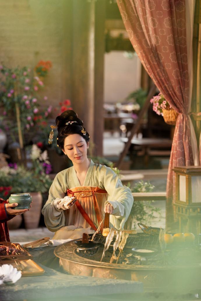 杨紫何惟芳卖花担上自有春来放  杨紫斩自己的藩篱爱自己的初心  卖花担上的何惟芳