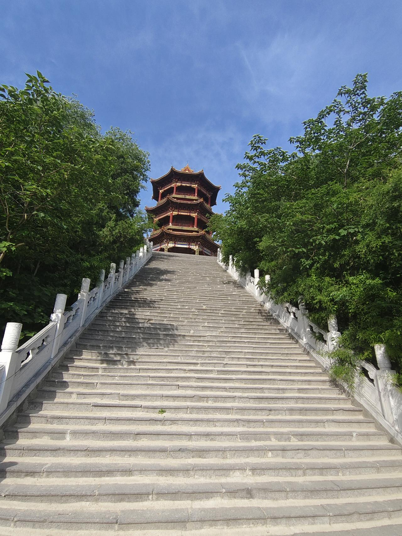 我在郑州黄河文化园
其实这个景区原先并不叫这个名字。在上个世纪60年代，郑州人把