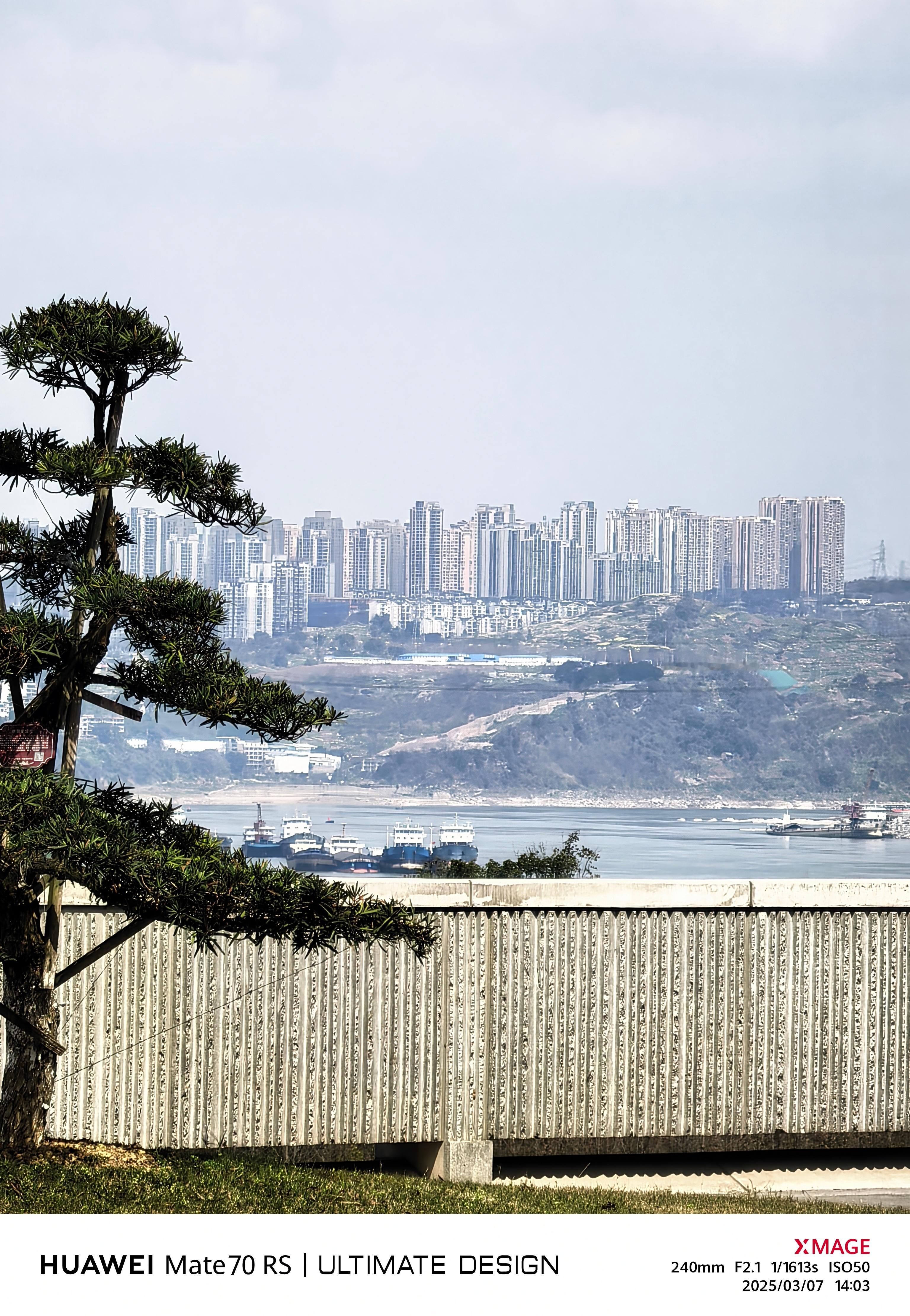 智驾数码团周五刚在山城重庆广阳岛，试驾了一台智驾很6的新能源MPV[酷] ​​​