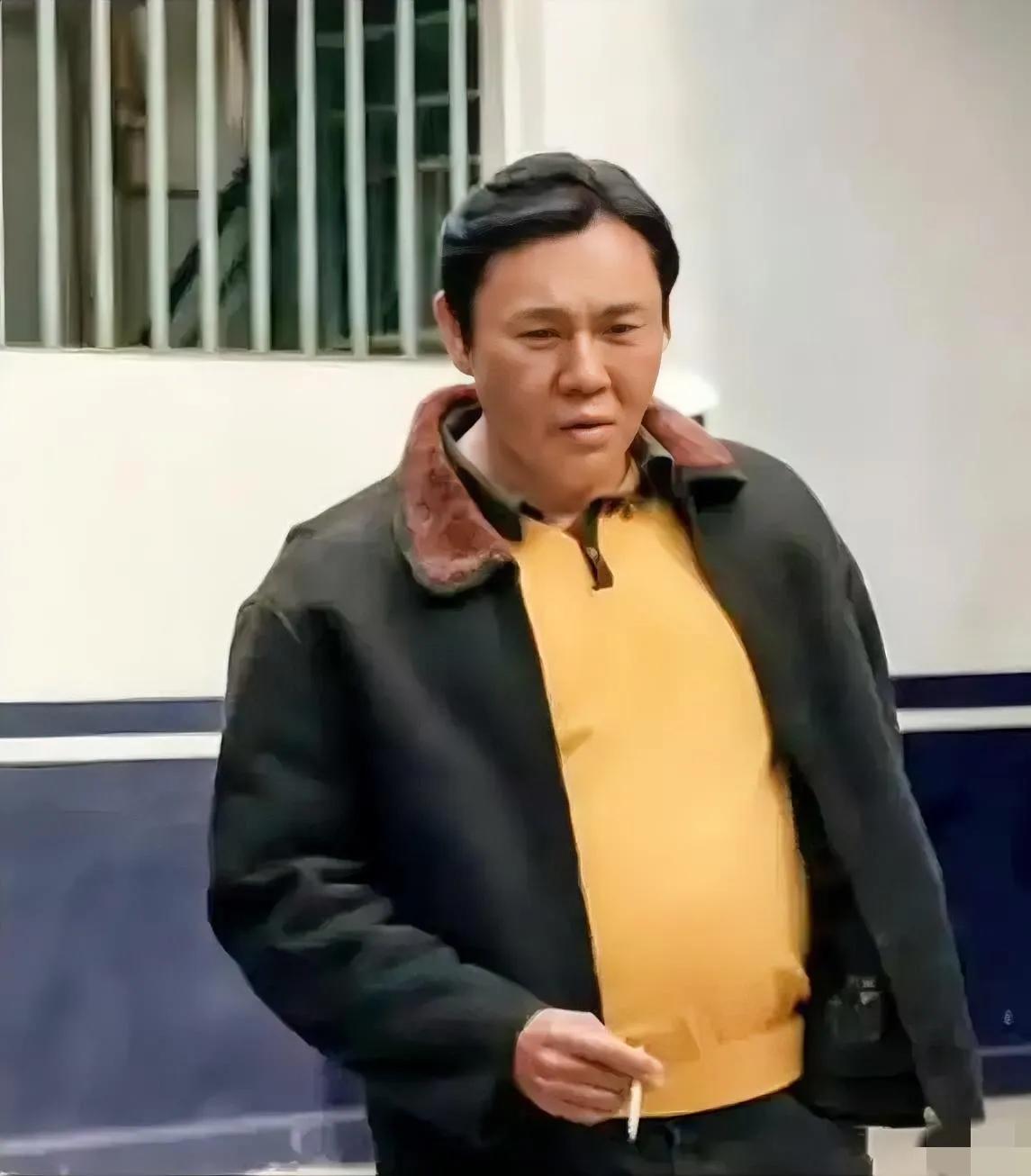 没人发现伊能静的可怕吗？
快60岁的人了，
身材还凹凸有致，背影看起来还像少女！