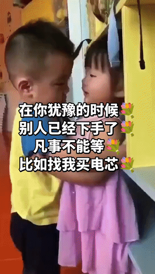 为什么说最好不要让孩子观看恋爱题材的影视剧？
因为孩子好奇心太强，他们很容易模仿