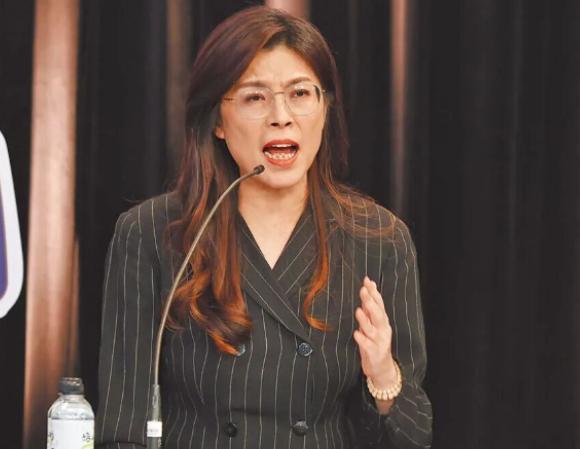 国民党这盘棋，越来越有意思了。外面都在传卢秀燕是2028年的王牌，但牌桌上真正稳