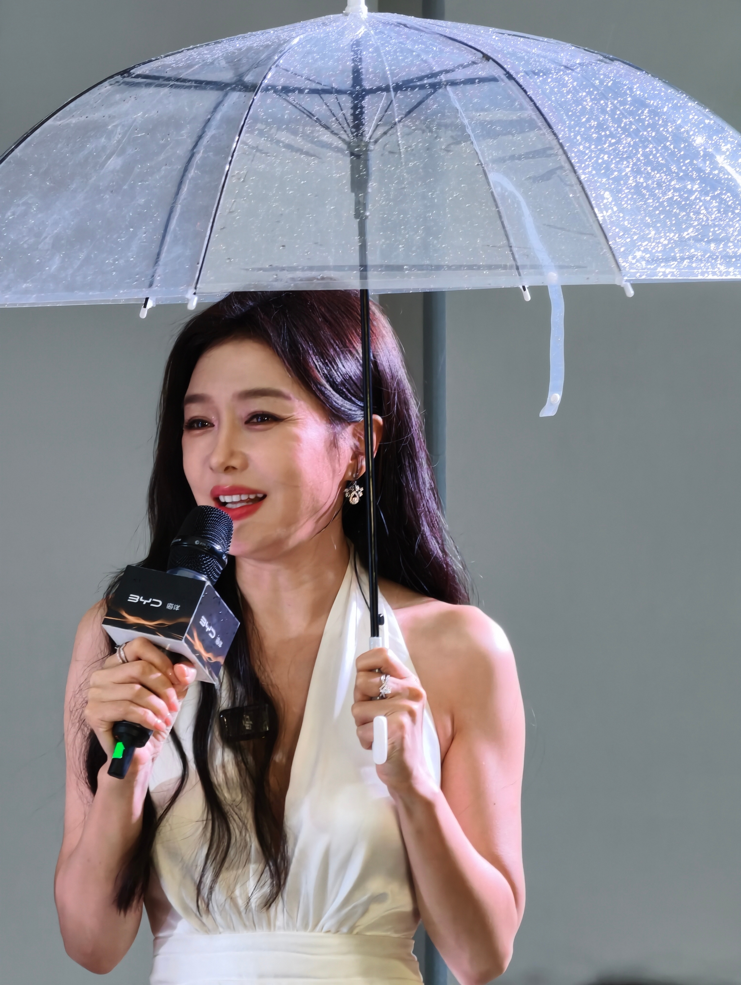 在比亚迪海豹08发布会现场看到秦岚了电音朵拉太美了吧秦岚 杭州